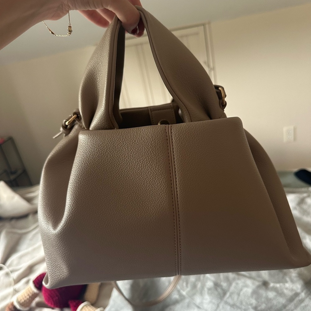 Polene Numéro Neuf Bag
Genuine Leather